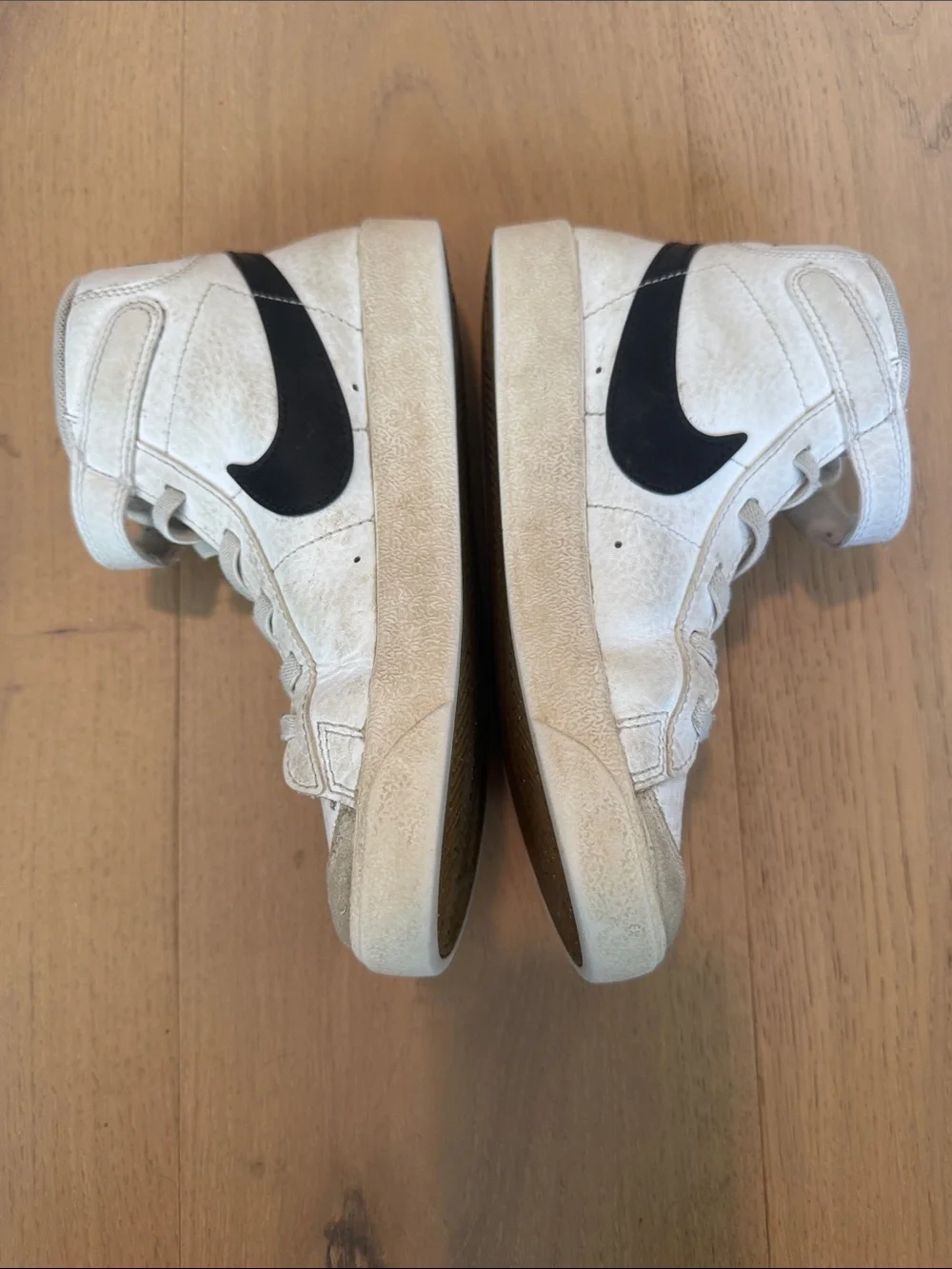 Nike Blazer Mid 77 Kids White High-Top Sneakers with Black Accent- GUC - Picture 2 of 7